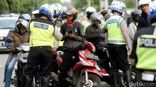 Mending Siap-siap Gan, Sebelum Polisi Dateng Kerumah Dengan STNK Kendaraan Mati