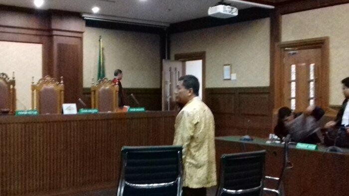 Atase Imigrasi KBRI Kuala Lumpur Didakwa Menerima Uang dan Voucher Hotel