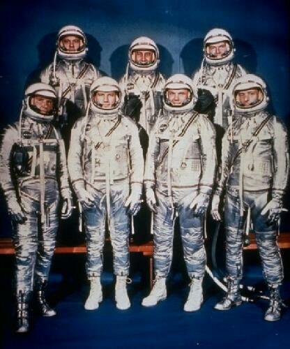 Setelan Dinas Para Astronot di Luar Angkasa