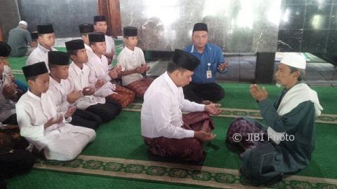 Berharap Dukungan Ulama, Iwan Jadi Mualaf