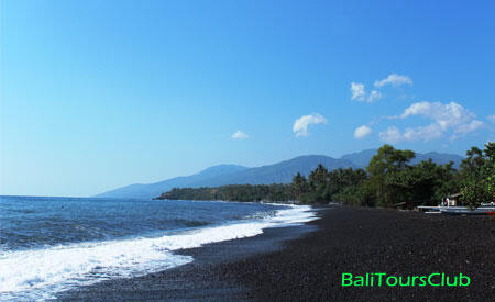 7 Pantai di Indonesia ini Berpasir Hitam yang Eksotis