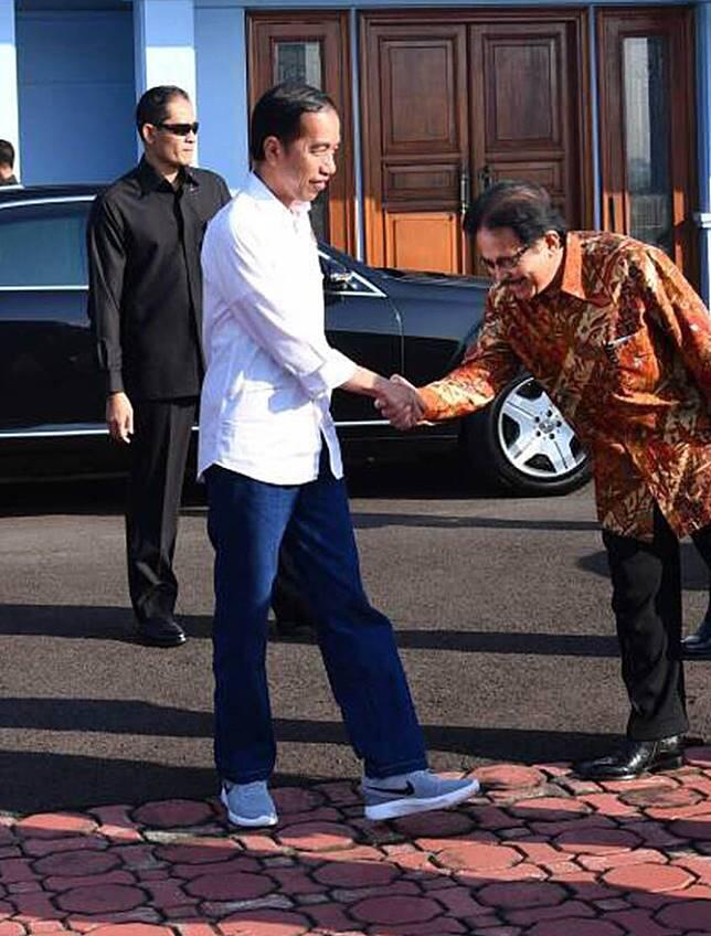 6 Bukti ini tunjukkan kalau Jokowi memang presiden gaul