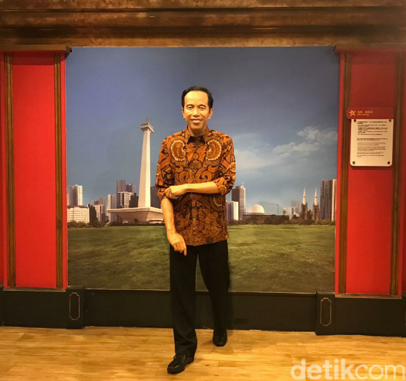 Patung Lilin Jokowi di Hongkong Kini Kenakan Kemeja Batik
