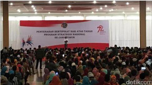 Jokowi Bagikan 2.850 Sertifikat Tanah untuk Warga Jawa Timur