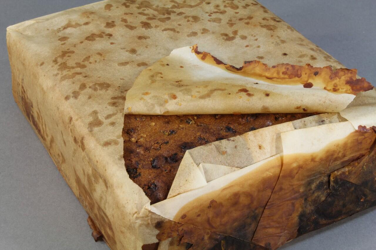 Kue Berusia 100 Tahun ini Masih Bisa di Makan. Agan Berani Coba?