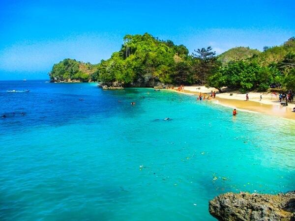 Wisata Pantai Tiga Warna, Spot Snorkling Yang Lagi Hitss di Malang!