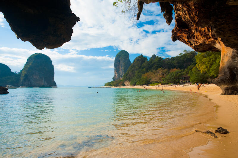 7 PANTAI TERINDAH ASIA VERSI MAJALAH VOGUE KOREA, 3 DIANTARANYA ADA DI INDONESIA!