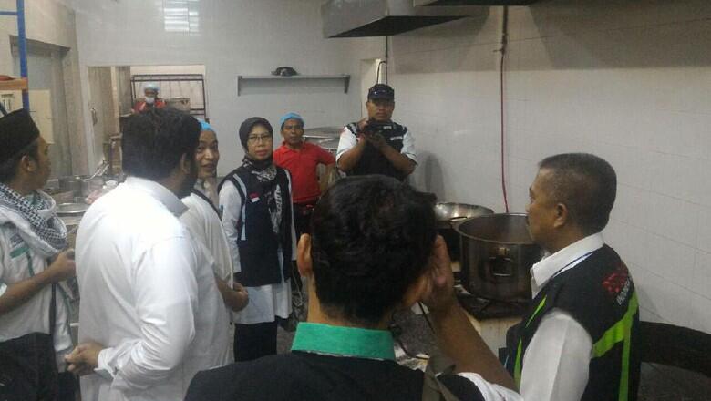 Proses Terkuaknya Makanan Basi yang Nyaris Dibagikan ke Jemaah