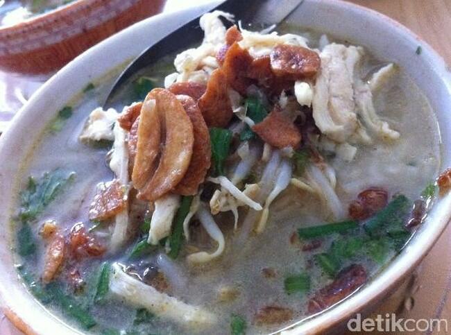 Gurih Mengenyangkan! 8 Soto Ayam Berkuah Hangat untuk Sarapan Nikmat