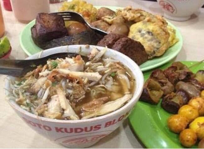 Gurih Mengenyangkan! 8 Soto Ayam Berkuah Hangat untuk Sarapan Nikmat