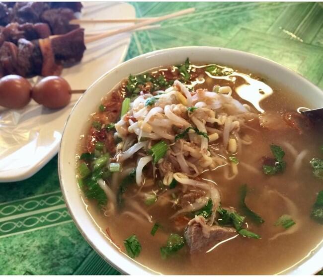 Gurih Mengenyangkan! 8 Soto Ayam Berkuah Hangat untuk Sarapan Nikmat