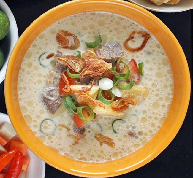 Gurih Mengenyangkan! 8 Soto Ayam Berkuah Hangat untuk Sarapan Nikmat