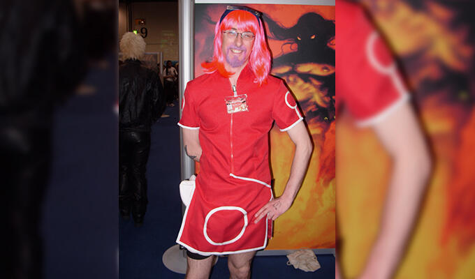 ini loh cosplayer Sakura dalam film naruto (hot)