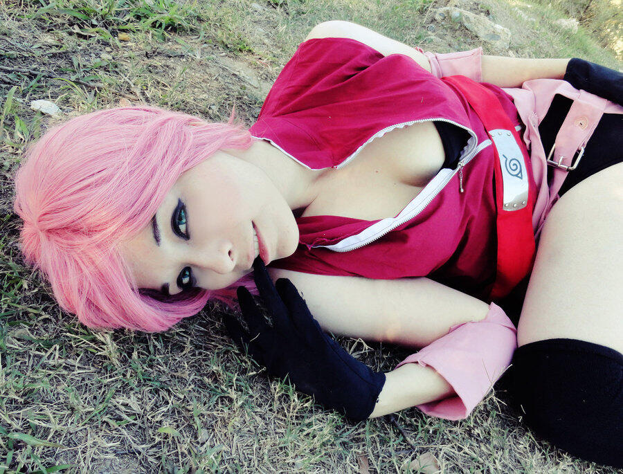 ini loh cosplayer Sakura dalam film naruto (hot)