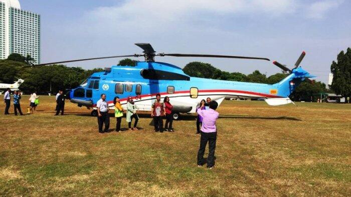 Saat Pegawai dan Staf Dewan Asyik Selfie dengan Helikopter Kepresidenan