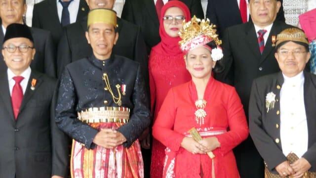 Jokowi Pakai Baju Bodo, JK Kenakan Baju Adat Jawa di Sidang DPR/MPR