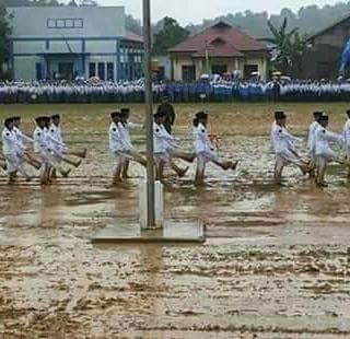 Pengibaran bendera terdahsyat