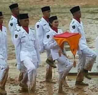 Pengibaran bendera terdahsyat