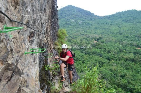 Mengenal Via Ferrata, Alat Bantu Yang Tak Biasa!