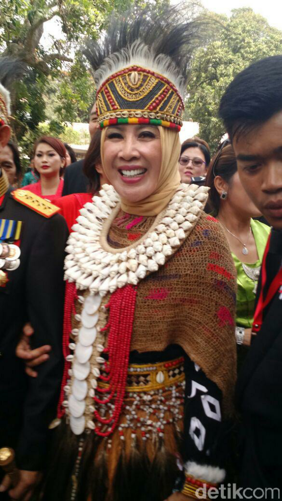 Istri Tito Karnavian: Suami Tak Menang Karena Tak Pakai Koteka