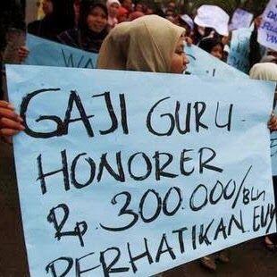 Nyamankah Menjadi Guru Honorer?
