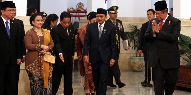 Jokowi Tertangkap Kamera Cipika-Cipiki dengan SBY