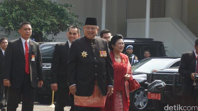 Foto-foto Seru HUT ke-72 RI di Istana dan Nyentriknya Para Menteri