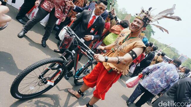 Foto-foto Seru HUT ke-72 RI di Istana dan Nyentriknya Para Menteri