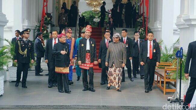 Foto-foto Seru HUT ke-72 RI di Istana dan Nyentriknya Para Menteri