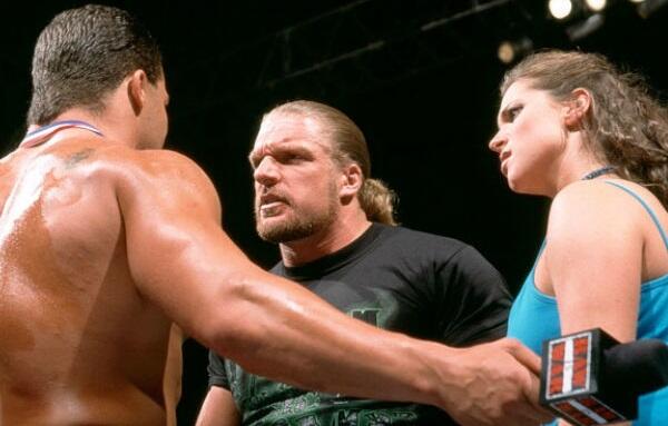 Insiden kontroversial oleh pegulat Kurt Angle selama di di WWE