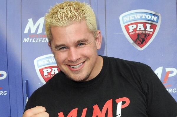 Insiden kontroversial oleh pegulat Kurt Angle selama di di WWE