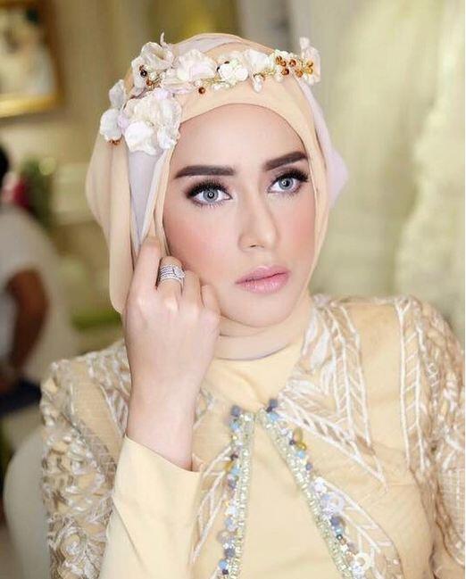 Cerai di usia belia, 10 seleb cantik ini dapat sebutan janda muda
