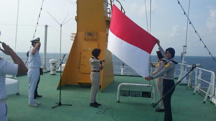 Upacara Bendera di Atas Kapal Pelni