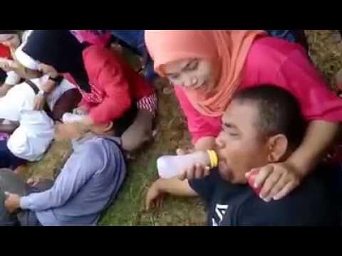 Lomba HUT RI di Magelang, Istri Susui Suami