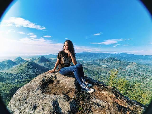 Pesona Bukit Cumbri, Negeri Di Atas Awan Yang Bakal Mempesonamu!