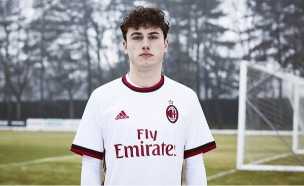 19 Jersey Sepakbola Terbaik 2017/2018
