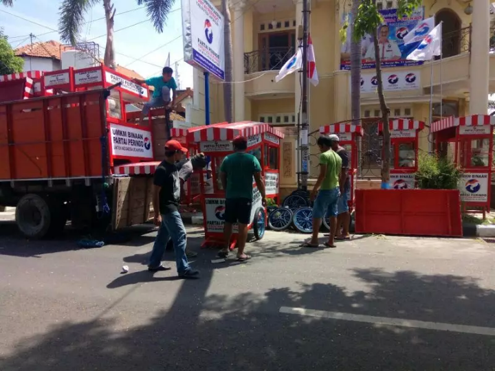 Seribu Gerobak UMKM Dibagikan Gratis di Lamongan