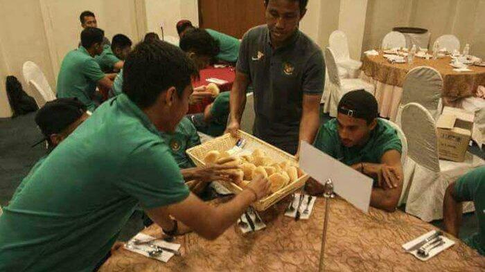 Foto Timnas Indonesia Diduga Tak Kebagian Makanan di Hotel Malaysia Jadi Viral