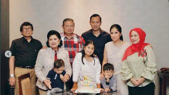 SBY yang Kian Akrab dengan Warna Merah