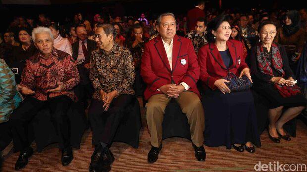 SBY yang Kian Akrab dengan Warna Merah