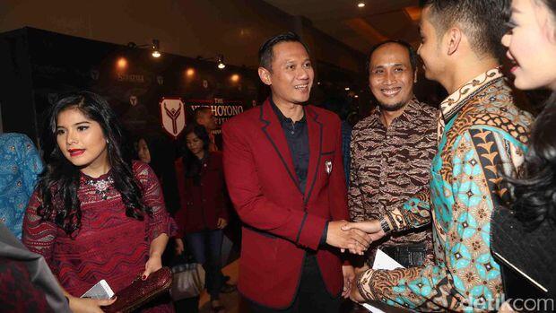 SBY yang Kian Akrab dengan Warna Merah