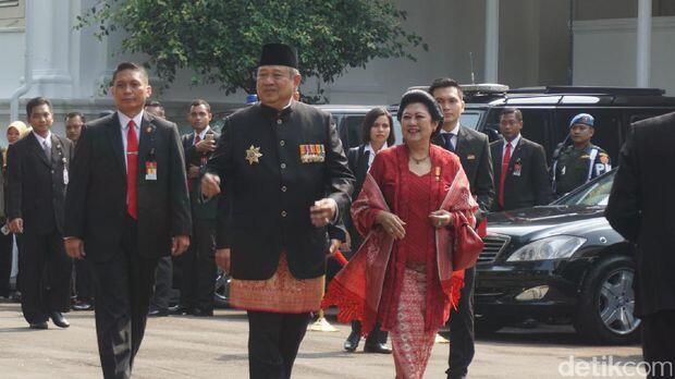 SBY yang Kian Akrab dengan Warna Merah  KASKUS