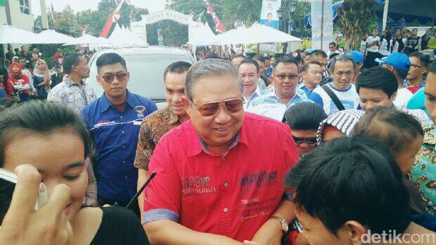 SBY yang Kian Akrab dengan Warna Merah