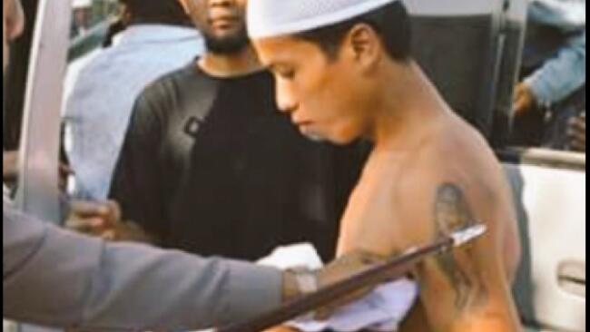 Bikin Tato Henna, Gadis Ini Akhirnya Menderita