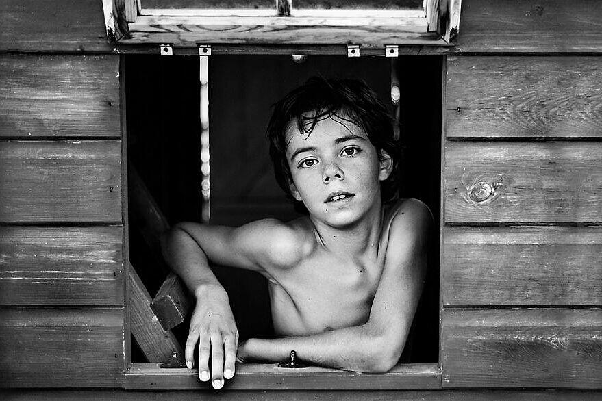 17 Foto Terbaik dalam The B&amp;W Child Photography Photo Contest