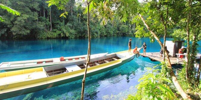 8 Danau paling biru di Indonesia yang jadi incaran traveller