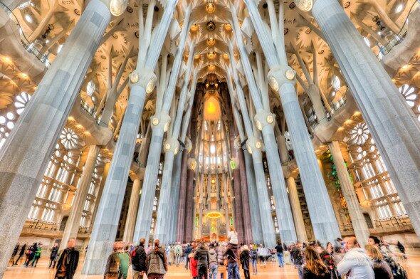Mengintip Keindahan Gereja Sagrada Familia Yang Menjadi Target Teroris di Barcelona