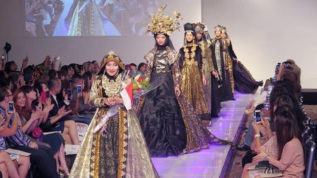 Menilik Deretan Fashion Show yang Pernah Diikuti Anniesa Hasibuan