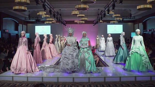 Menilik Deretan Fashion Show yang Pernah Diikuti Anniesa Hasibuan