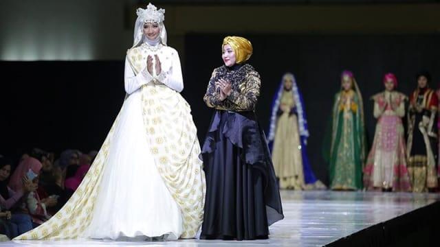 Menilik Deretan Fashion Show yang Pernah Diikuti Anniesa Hasibuan
